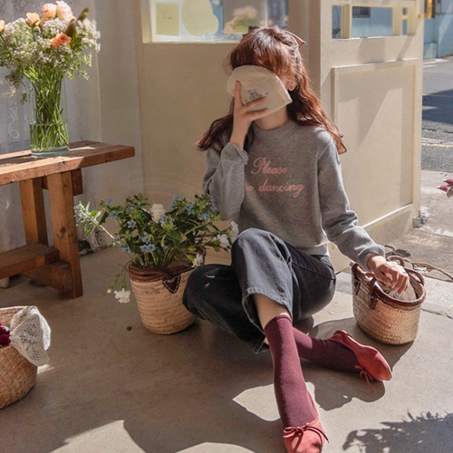 <FONT color=#5a3954>MADE LIN</font> [灰色] Dancing embroidery 颜色针织衫[size:F(55~66)]