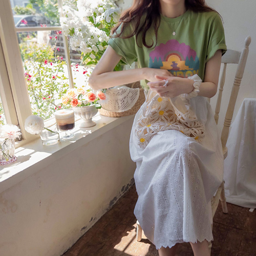 【最高特惠价 5,000 韩元折扣】 <FONT color=#5a3954>MADE LIN</font>汤普森彩虹印章花清爽T恤【尺码:F(55~66)】