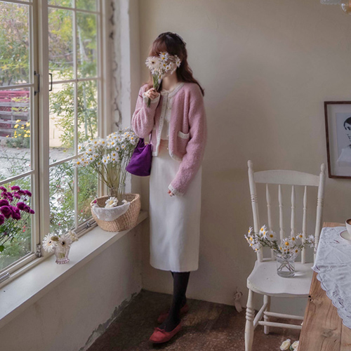 【特价15% ★ 数量有限】【最高特价立减10,000韩元】 <FONT color=#5a3954>MADE LIN</font> Instellar 糖色撞色羊驼毛免缝女式短款上衣搭配7分钟开衩裤【尺码:F (55~66)】