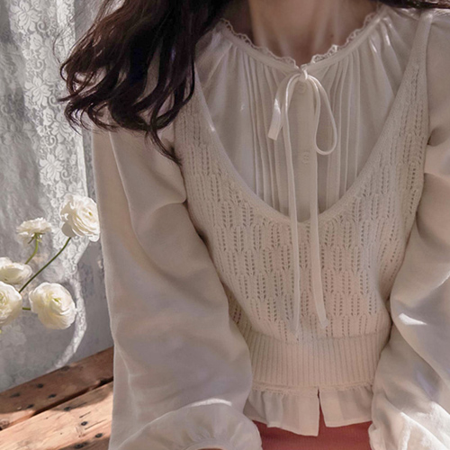 【特价15% ★数量有限】【品牌】Anne Stella 精致打孔搭配羊毛胸衣【尺码：F (55~66)】