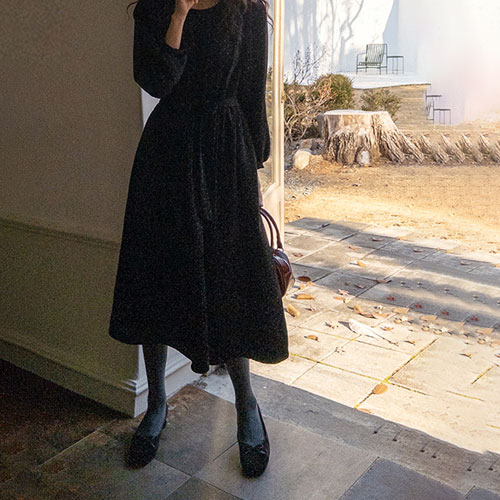 [修身][LABEL]黑色丝带圆腰长袍[尺码：F(55~66)]