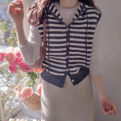 Supreme 保暖连帽弹力马鞍 [尺码：F (55~66)]