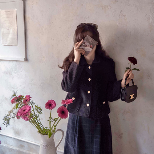 【特价优惠 17,000 韩元】 <FONT color=#5a3954>MADE LIN</font> & Peritz 金扣奢华修身绗缝外套【尺码：F (55-66)】