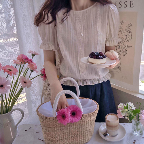 [新品特价8,000韩元折扣] <FONT color=#5a3954>MADE LIN</font>隐蔽蕾丝松紧带女式衬衫 [尺码: F(55~66)]