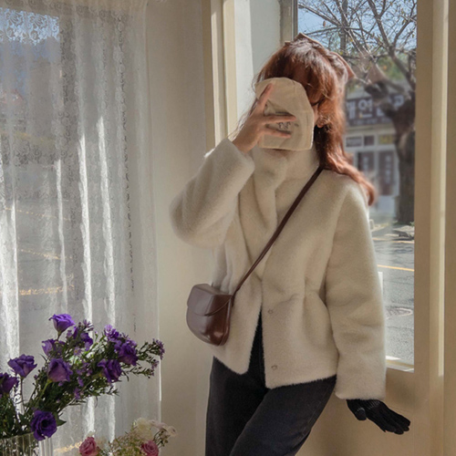 【上衣限量40%折扣】 <FONT color=#5a3954>MADE LIN</font> Snowfur Magnetic Luxe Edge Fit 呢子大衣<FONT color=#d8a4a4>【尺码：F (55~66)】</font>