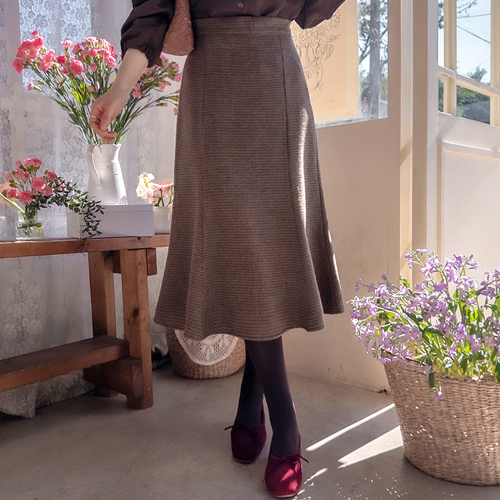 【新品特价,立减7000韩元】 <FONT color=#5a3954>MADE LIN</font> Le Cher 羊毛格纹鱼尾裙【尺码:S、M】