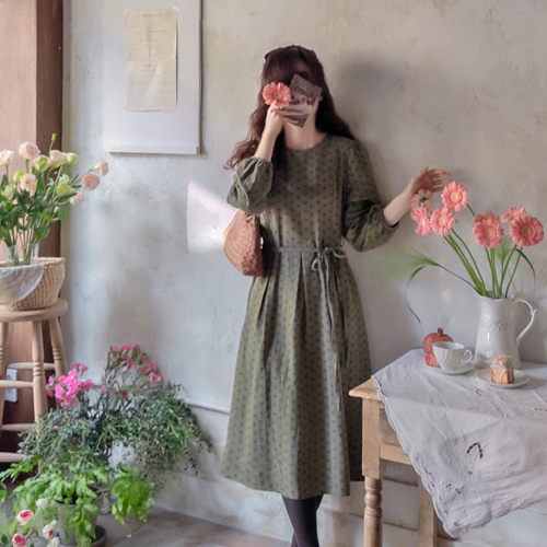 【新品特价,立减9000韩元】 <FONT color=#5a3954>MADE LIN</font>糖花褶裥长裙【尺码:F (55~66)】