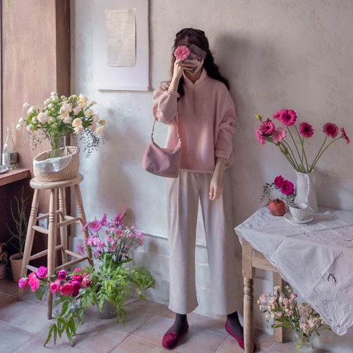 [LABEL] 天鹅绒触感弹力保暖抓绒褶裥裤 [尺码：S、M、L] 