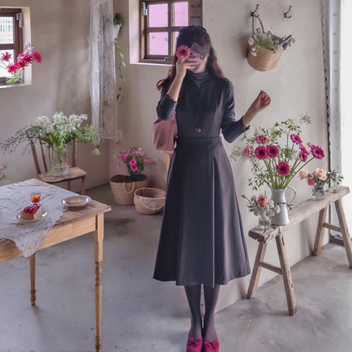 【新品特价，立减10,000韩元】 <FONT color=#5a3954>MADE LIN</font> Olton 简洁V领长裙【尺码：F (55~66)】