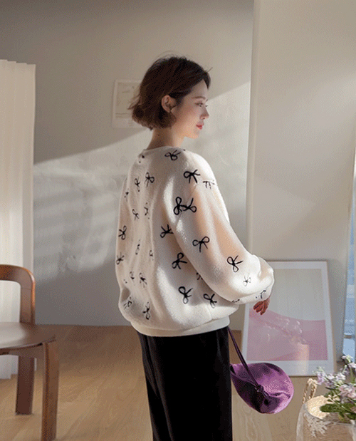 [LABEL] Cozy Renia 缎带图案羊皮蕾丝尖头男士T恤 [尺码：F (55-66)]