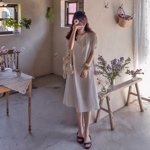 <FONT color=#5a3954>MADE LIN</font>唱片纽扣肩带条纹长裙<FONT color=#d8a4a4>【划掉特价】</font>