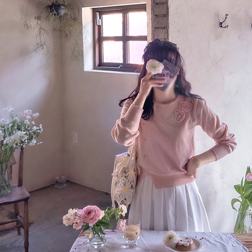 Kenny 的可爱 3D 花朵精致纽扣针织衫 [尺码：F(55~66)]