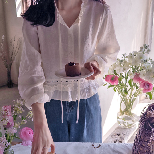 Melrose 领口共享打孔刺绣可爱女装 [尺码：F(55~66)]