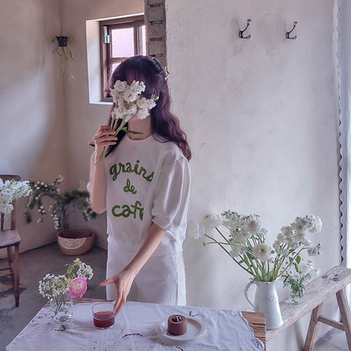 春日咖啡馆 3D 立体字母刺绣可爱修身 T 恤 [尺码：F(55~66)]