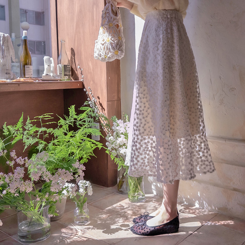 【新品特惠，立减9000韩元】 <FONT color=#5a3954>MADE LIN</font>甜美花卉刺绣可爱褶裥腰身半身裙 [尺码：F(55),L(66)]