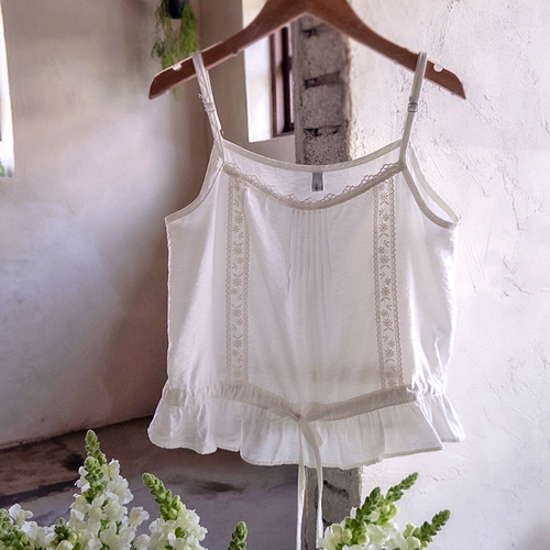 褶裥蕾丝可调节无袖上衣 [尺码：F(55~66)]