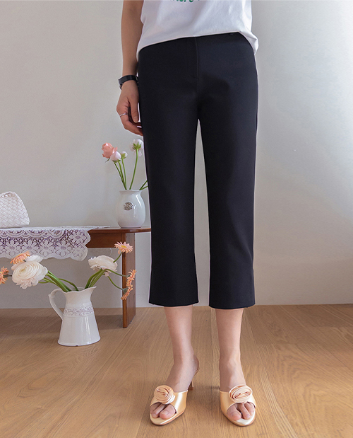 【整个夏天都能穿】Salted 舒适弹力开衩七分阔腿弹力裤【尺码：S、M、L】