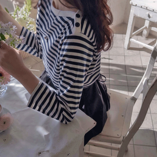 【标签】【全新春季配色！】超柔春条纹肩部纽扣点缀T恤【尺码：F,1】