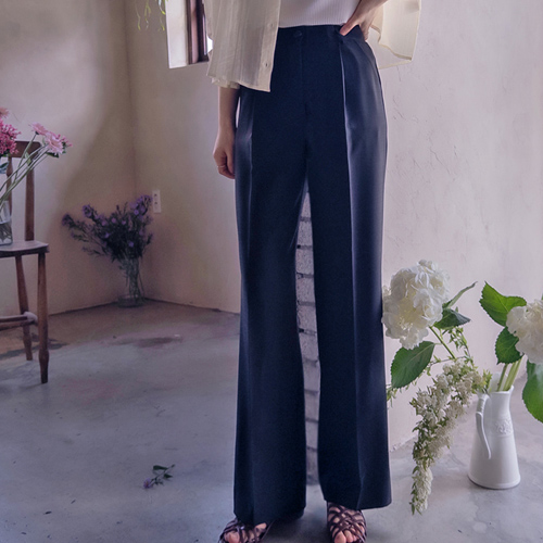 【新品特惠 15% 折扣】 <FONT color=#5a3954>MADE LIN</font>包边单褶舒适弹力氨纶飘逸修身优质夏季短裤【尺码：S、M、L】