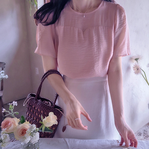 【新品特惠 15% 折扣】 <FONT color=#5a3954>MADE LIN</font> N Story 双天丝肩部褶皱奢华女式衬衫【尺码：F(55~66)】