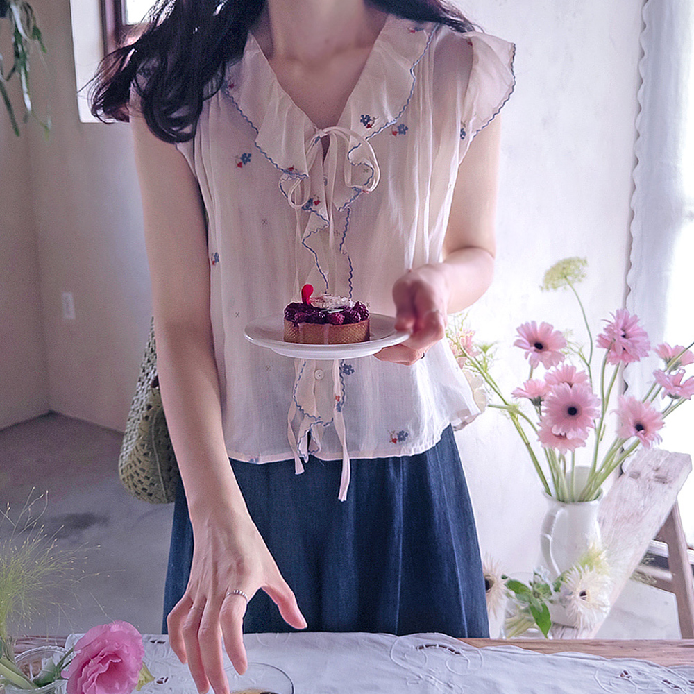 Jessie 花卉刺绣褶皱天蓝色亚麻女式衬衫 [尺码：F(55~66)]